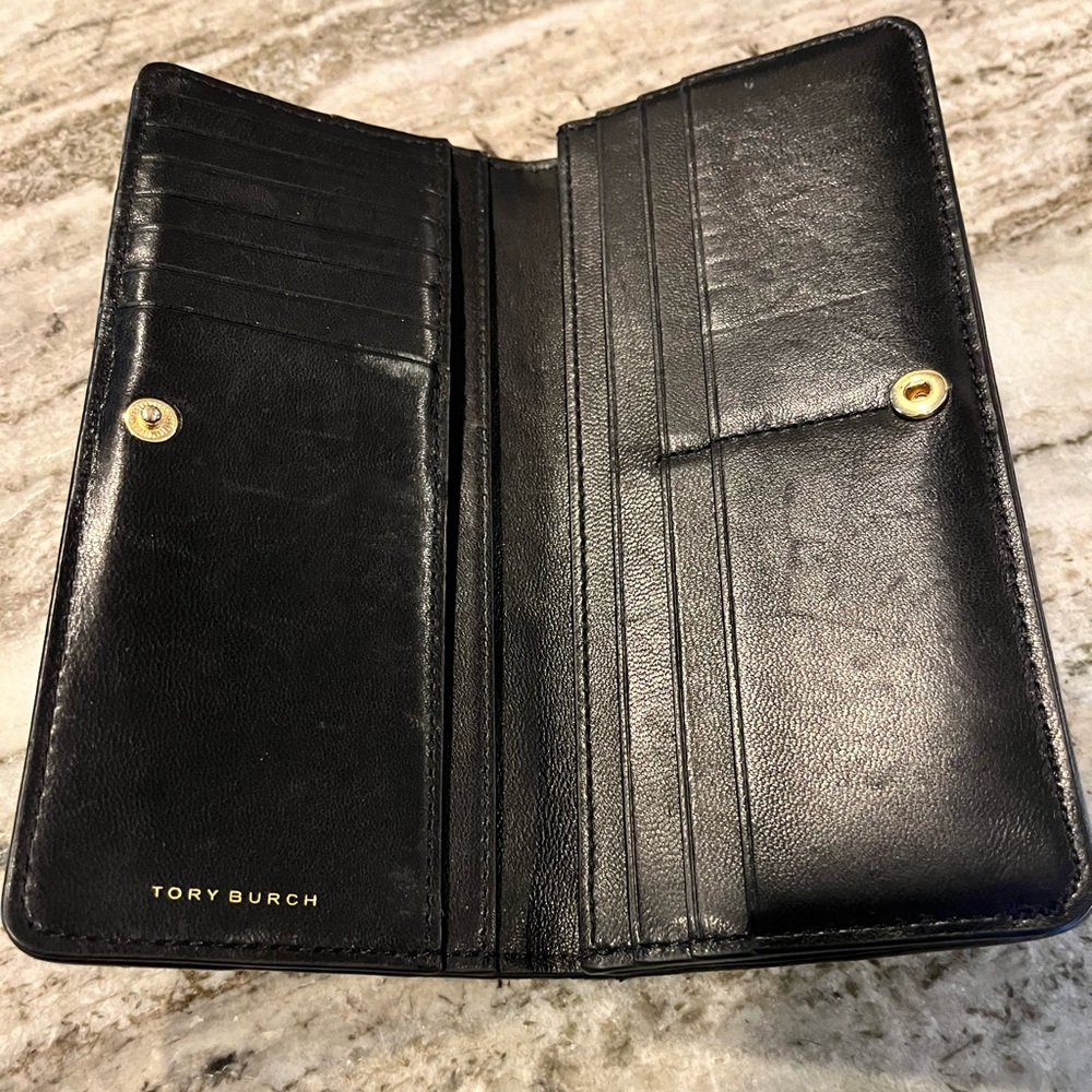 Tory Burch wallet. Like new condition.